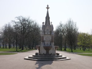 Statue in the center of Regents Park in London